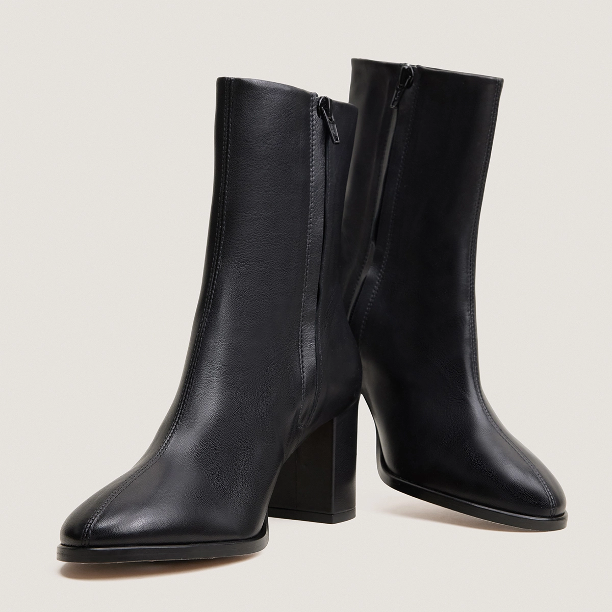 Bottines à talons et bouts arrondis en cuir noir | VIRTUOSE | Jonak
