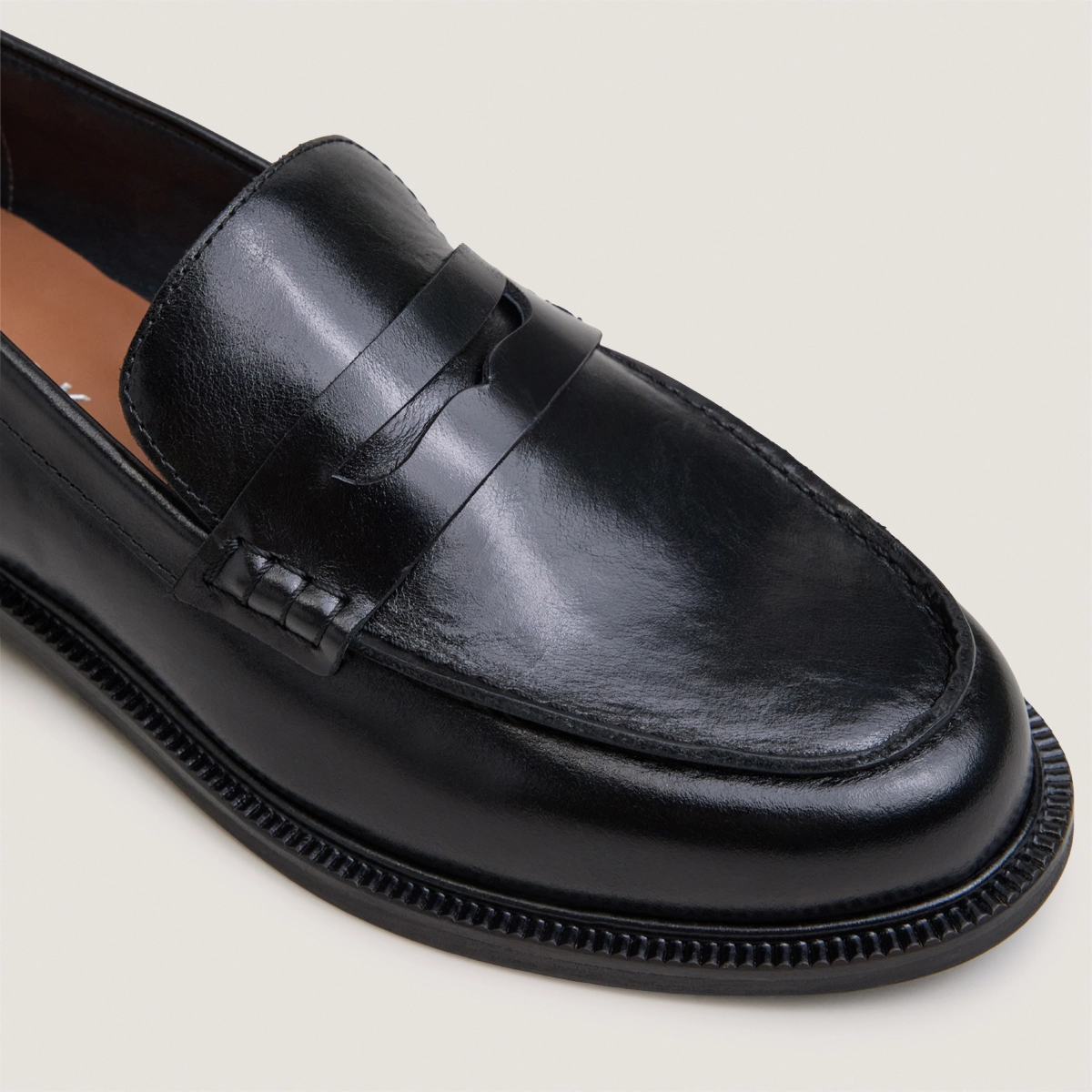 Mocassins &agrave; bouts ronds en cuir noir | DRACULA | Jonak