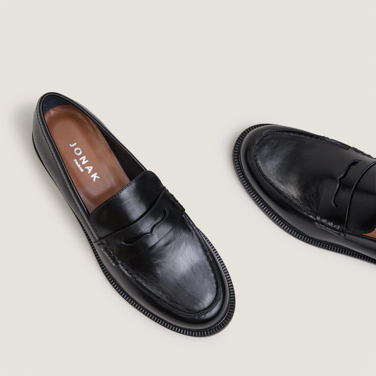Mocassins à bouts ronds en cuir noir | DRACULA | Jonak