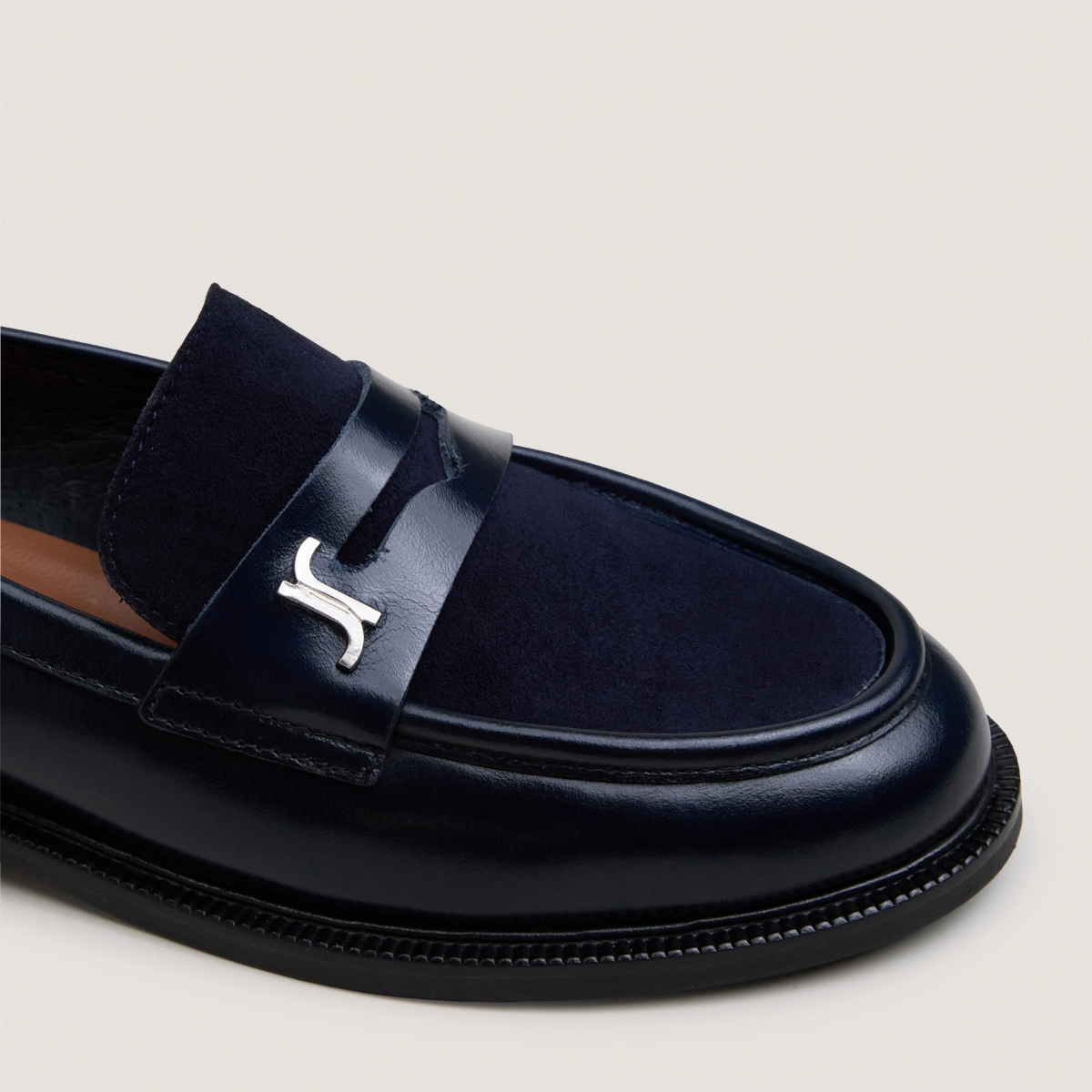 Mocassins à bouts ronds et monogrammes en cuir marine et velours marine | DUEDI | Jonak
