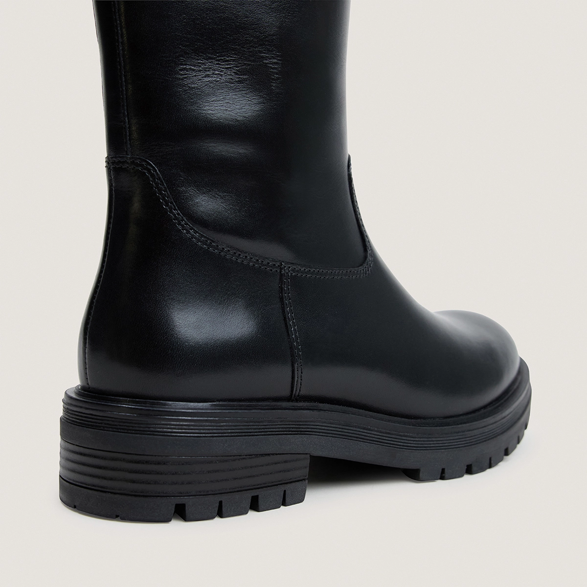 Bottes à semelles crantées en cuir noir | AGILUS | Jonak