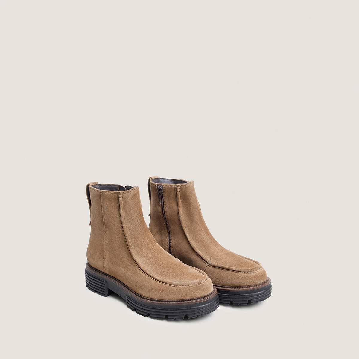 Bottines à bouts ronds et semelles crantées en croûte beige | AVI | Jonak