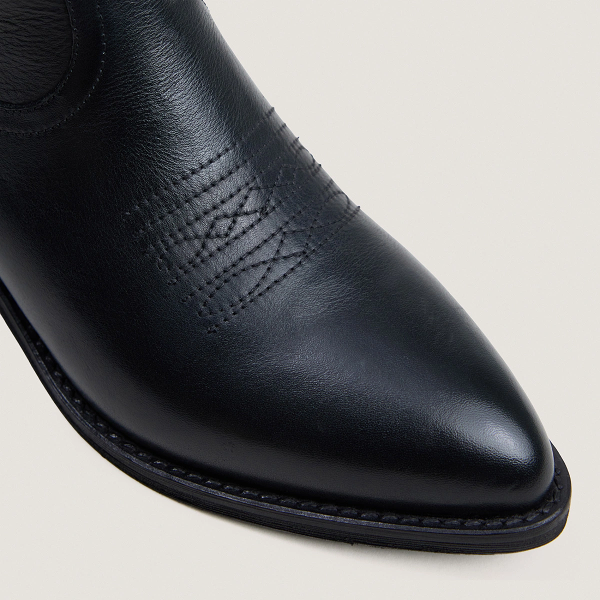 Bottines à petits talons en cuir grainé noir | TALY | Jonak