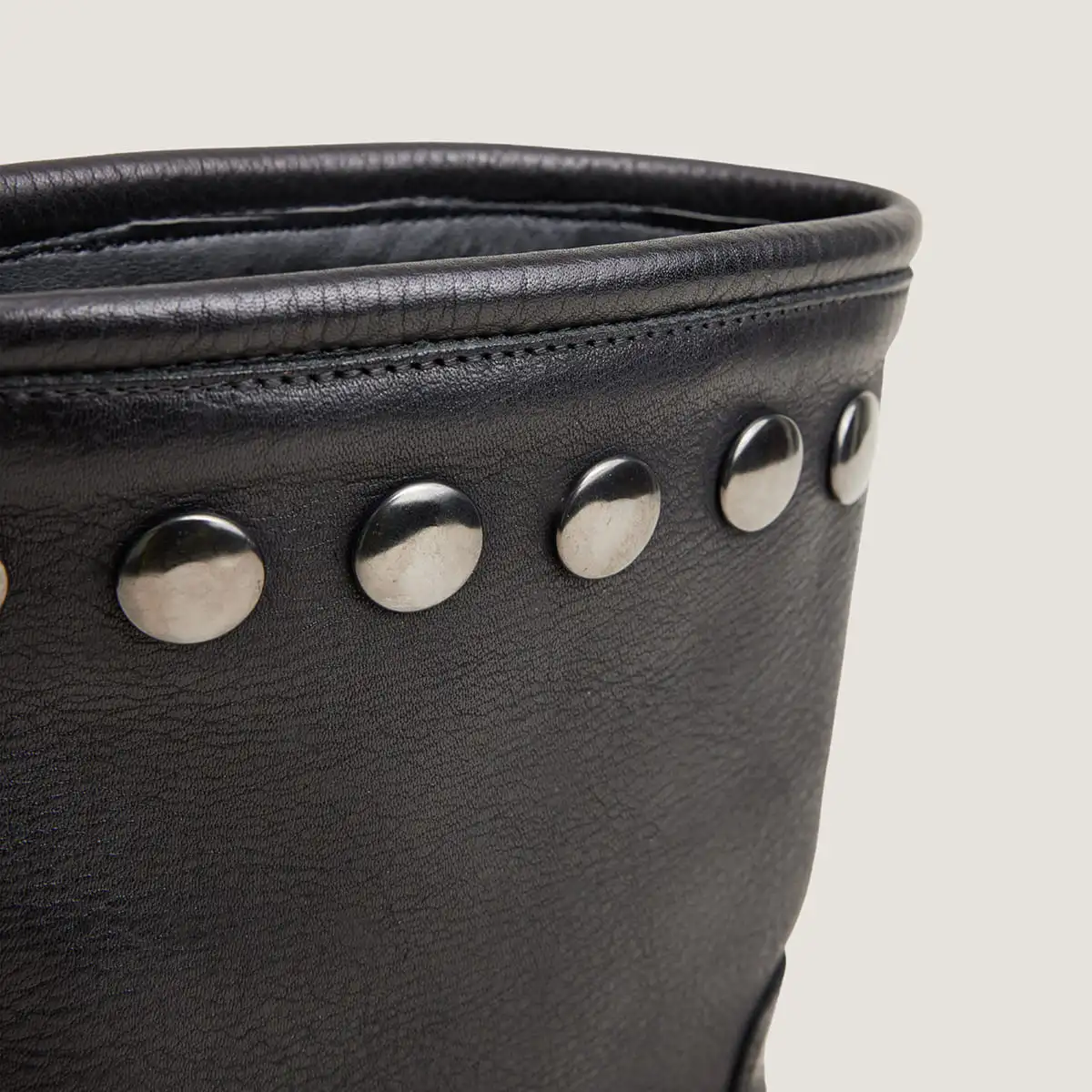 Bottes à rivets et semelles crantées en cuir grainé noir | REGAN | Jonak