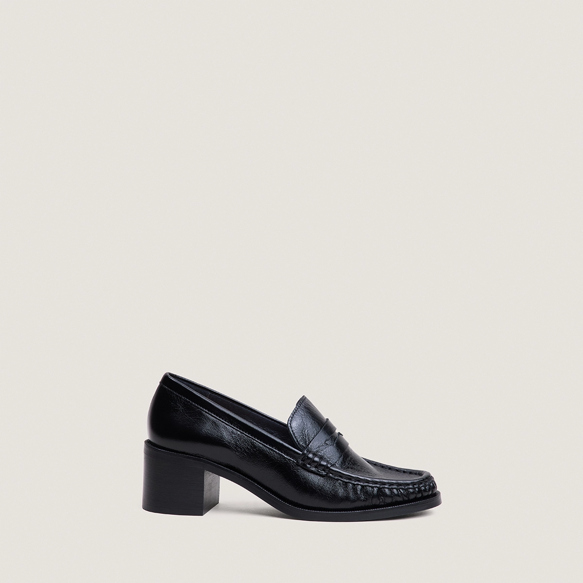Mocassins &agrave; talons et bouts ronds en cuir vieilli noir | DELICIEUX | Jonak