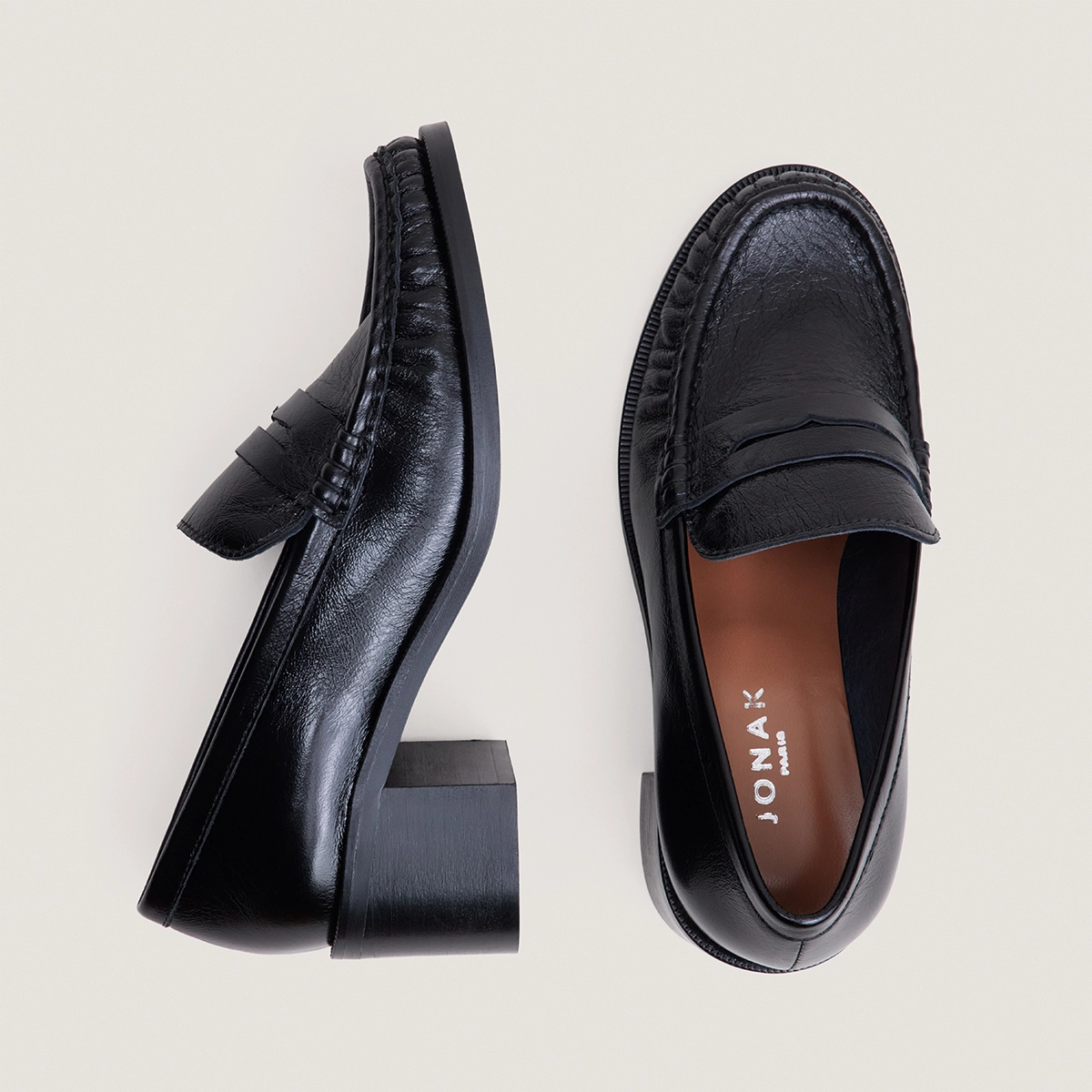 Mocassins &agrave; talons et bouts ronds en cuir vieilli noir | DELICIEUX | Jonak