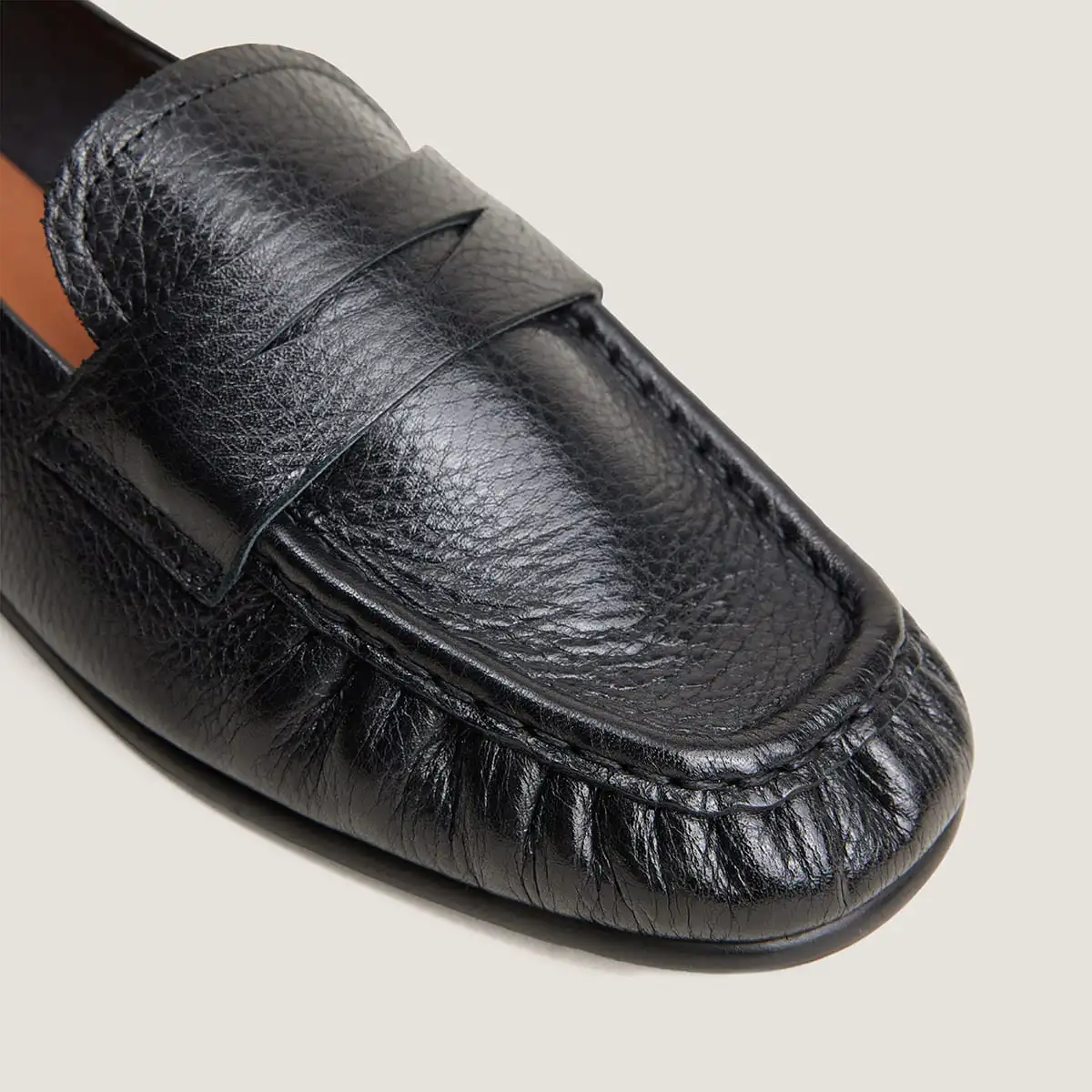 Mocassins plats froncés en cuir graine noir | DELIO | Jonak
