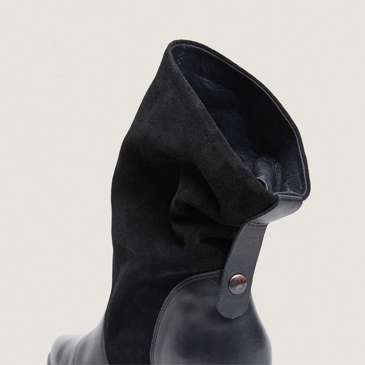 Bottines à bouts pointus en cuir noir et croûte noire | PAMPA | Jonak