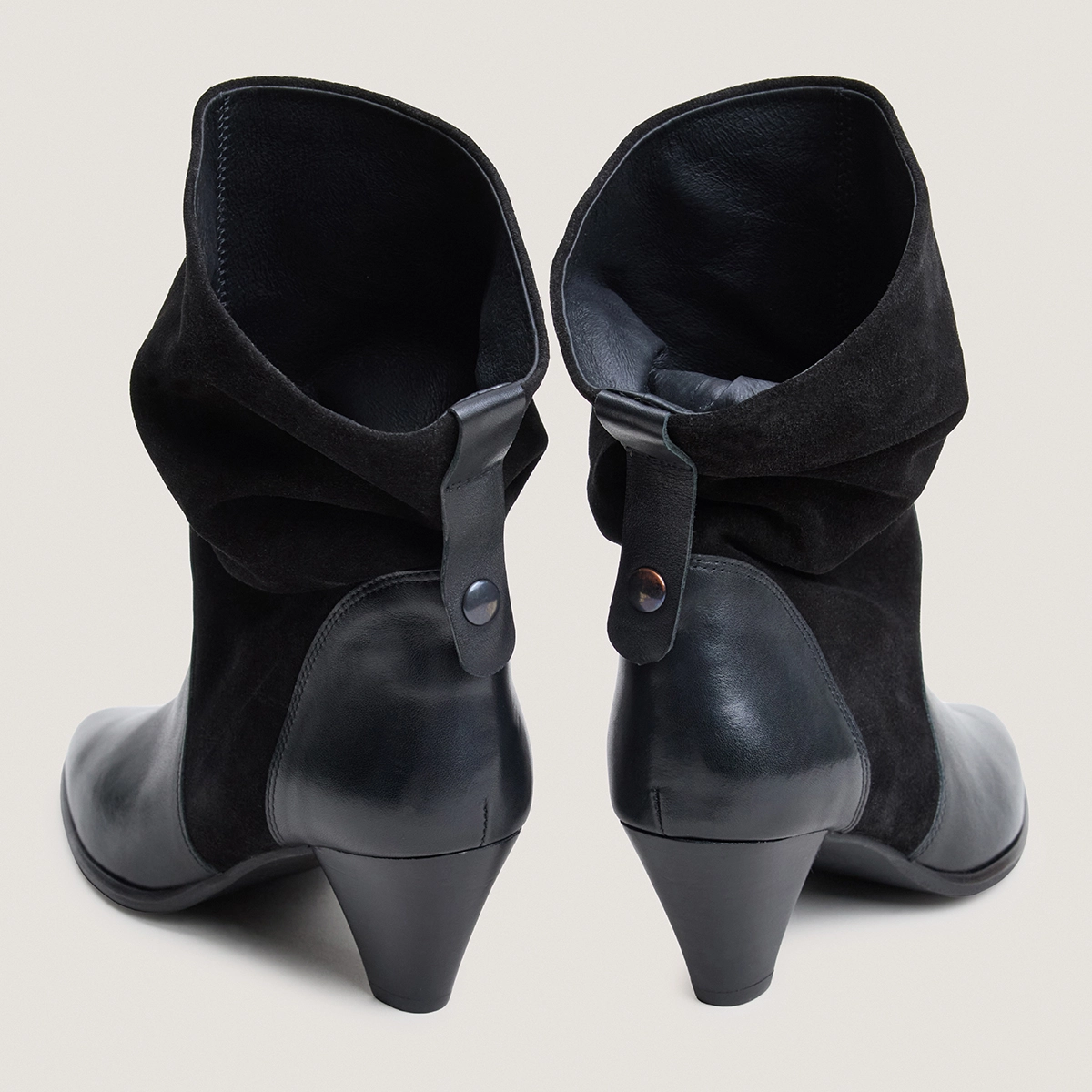 Bottines à bouts pointus en cuir noir et croûte noire | PAMPA | Jonak