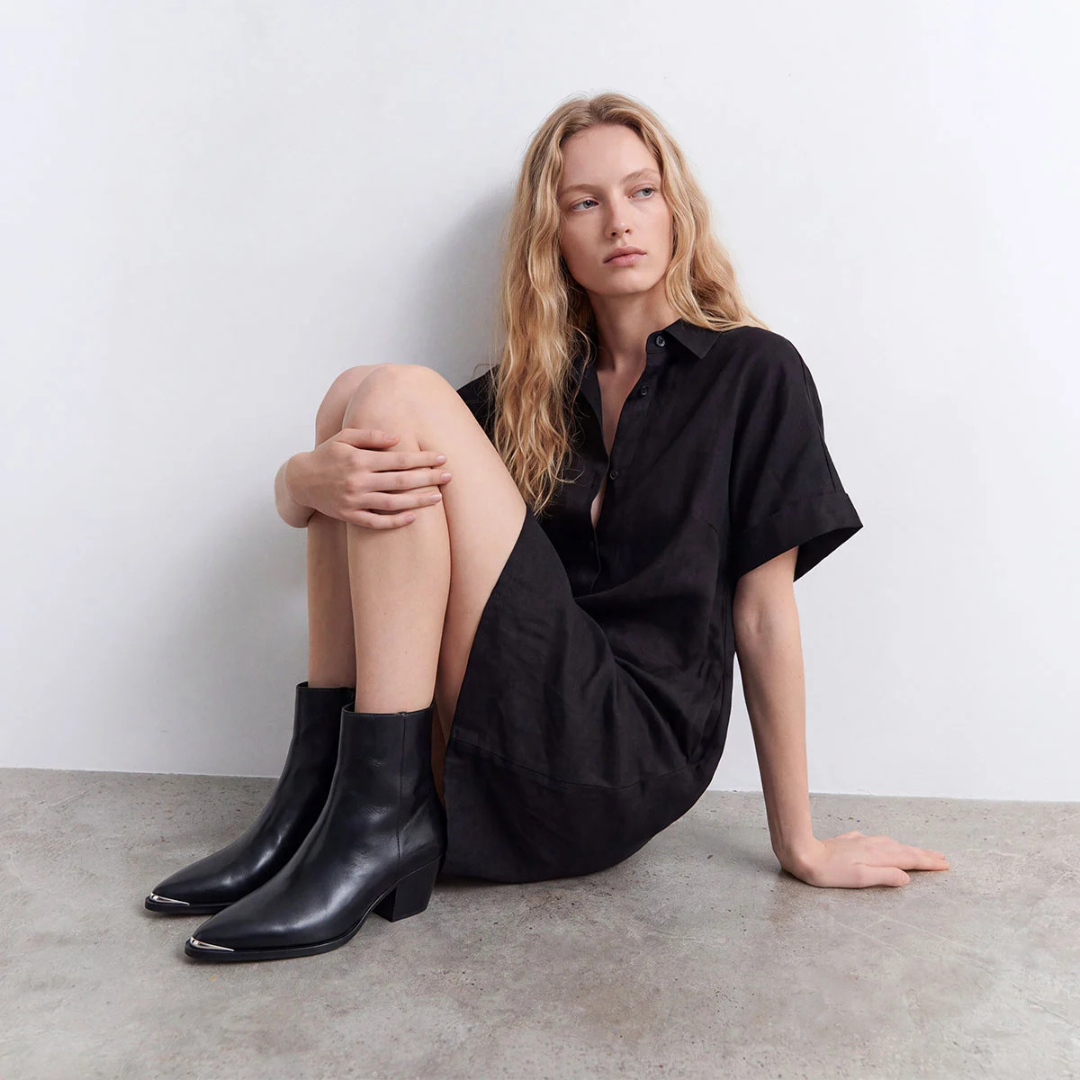 Bottines &agrave; talons et embouts argent&eacute;s en cuir noir | PRUDENCE | Jonak