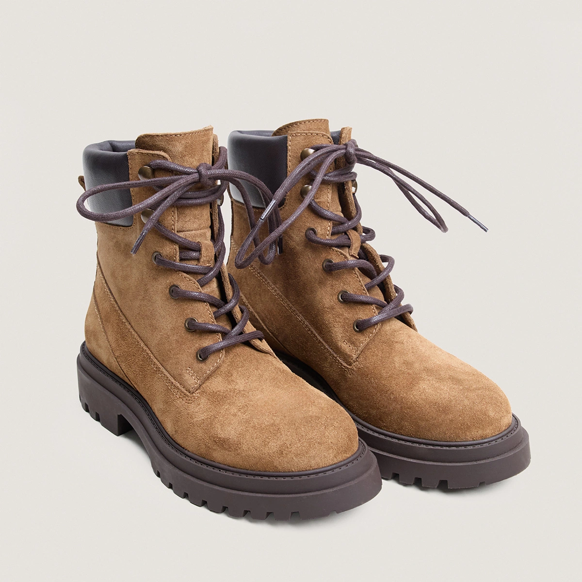 Boots à semelles crantées et lacets en croute taupe et cuir marron | LOUANE | Jonak