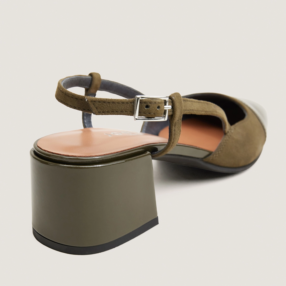 Slingbacks &agrave; petits talons en vernis kaki et velours kaki | DHAPOPY | Jonak