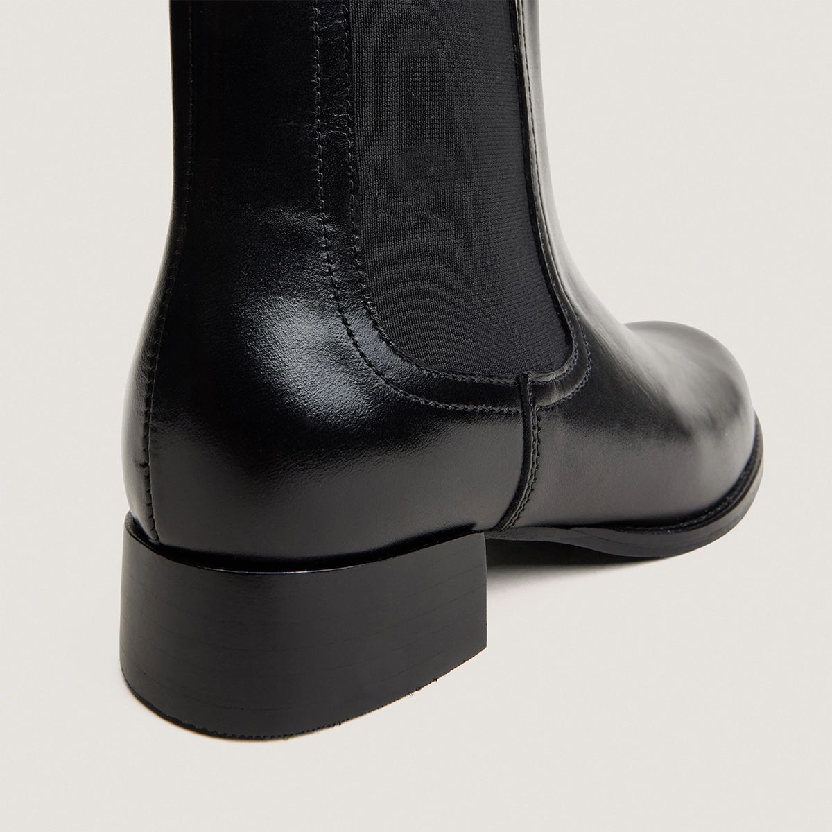 Boots &agrave; &eacute;lastiques en cuir noir | ASTRELLE | Jonak