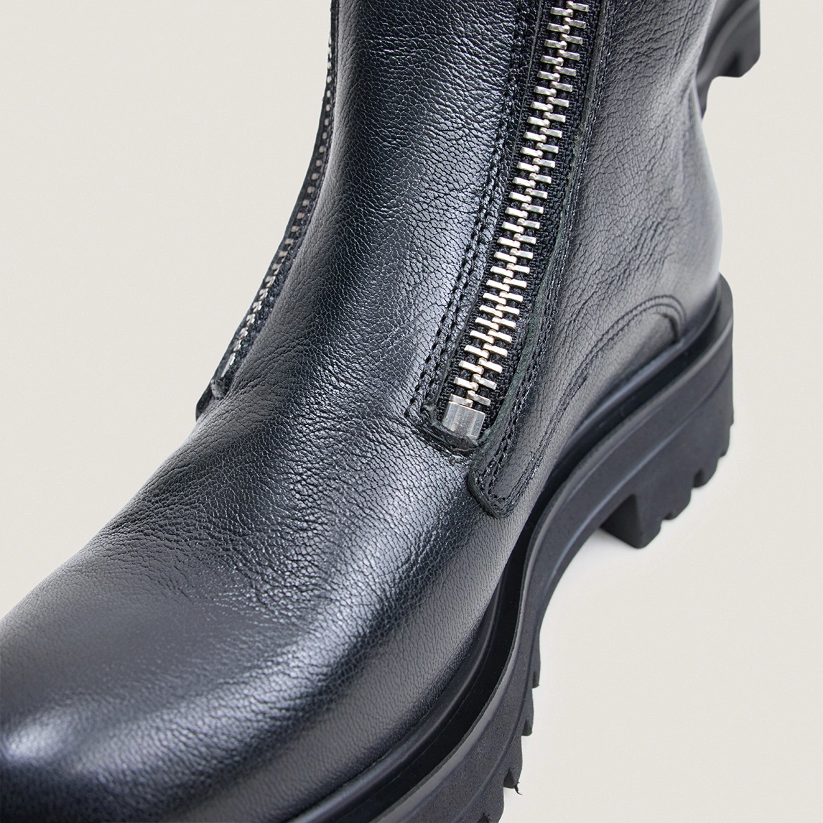 Boots à semelles crantées et zips en cuir grainé noir | ARZEA | Jonak