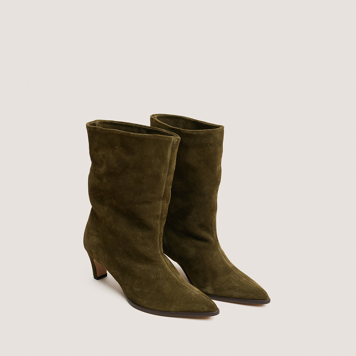 Bottines &agrave; talons et bouts pointus kaki