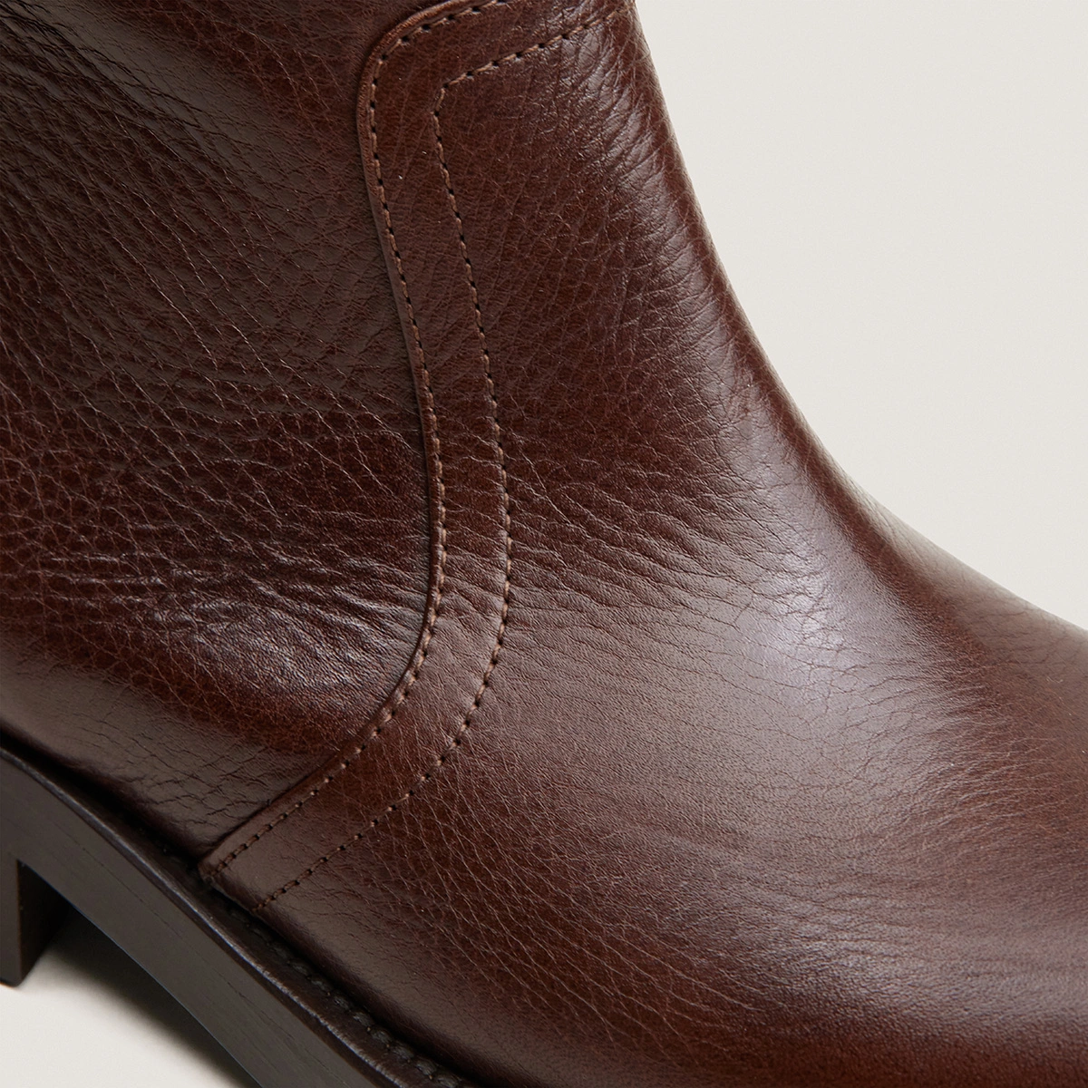 Bottines à zip et à talons en cuir grainé marron | DIO | Jonak