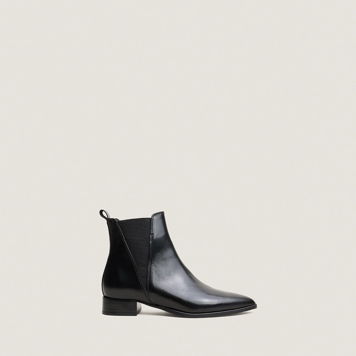 Boots Chelsea à talons et bouts pointus en cuir noir | ANOKA | Jonak