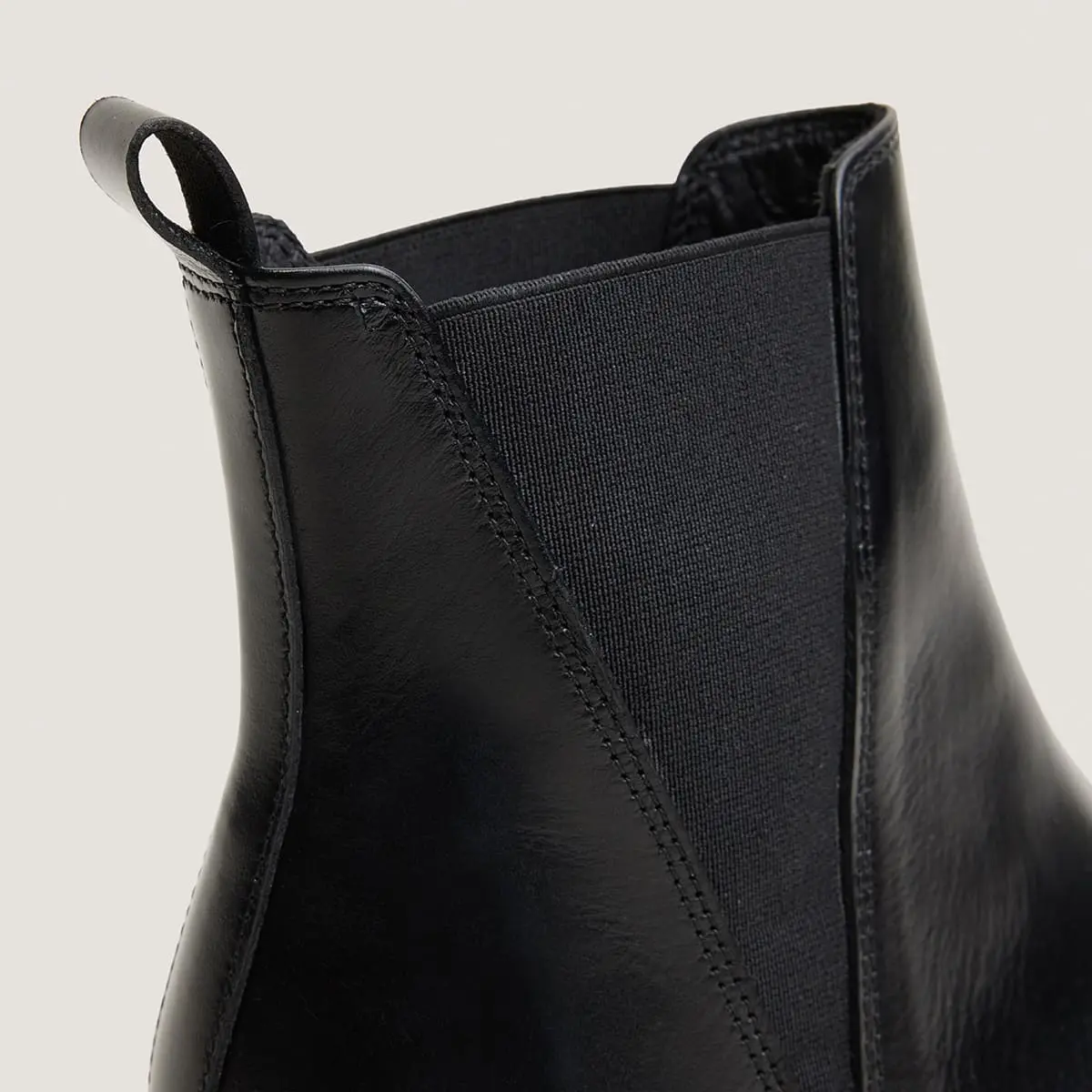 Boots Chelsea à talons et bouts pointus en cuir noir | ANOKA | Jonak