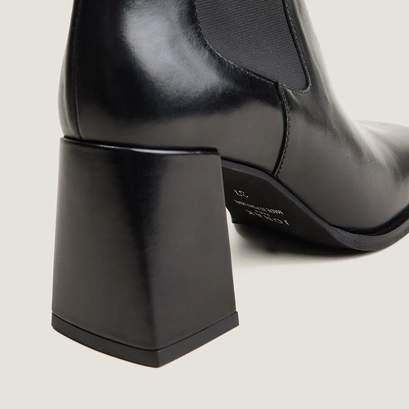 Bottines à talons et élastiques noir