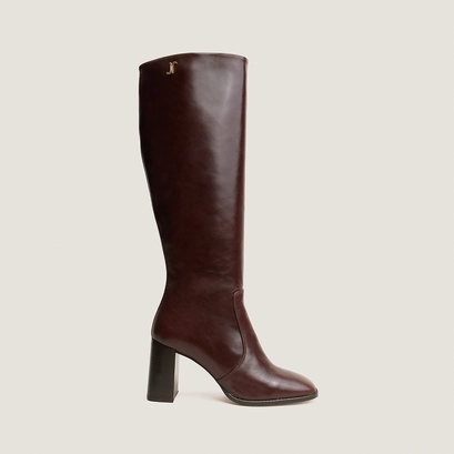 Bottes à talons et monogrammes marron