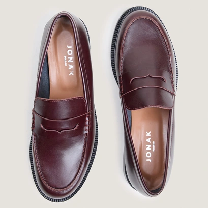 Mocassins &agrave; bouts ronds en cuir bordeaux | DRACULA | Jonak