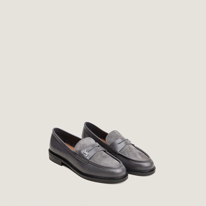 Mocassins à bouts ronds et monogrammes gris
