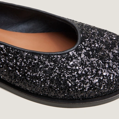 Ballerines à petits talons et bouts ronds noir