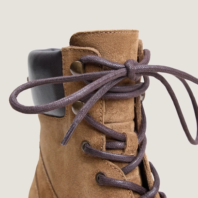 Boots à semelles crantées et lacets marron / greige