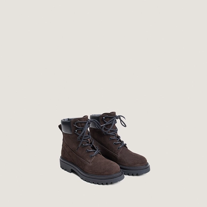 Boots à semelles crantées et lacets marron / noir