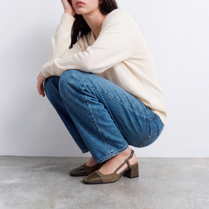 Slingbacks &agrave; petits talons en vernis kaki et velours kaki | DHAPOPY | Jonak