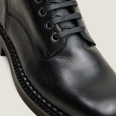 Bottines à lacets et à talons noir