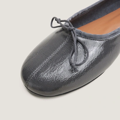 Ballerines à petits lacets gris