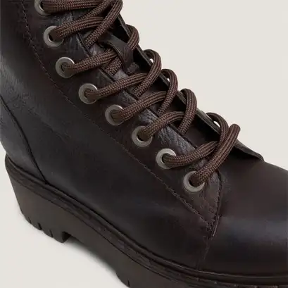 Boots à lacets et semelles crantées marron foncé
