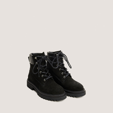 Boots &agrave; semelles crant&eacute;es et lacets noir