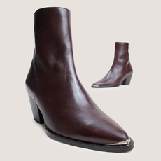 Bottines &agrave; talons et embouts argent&eacute;s marron