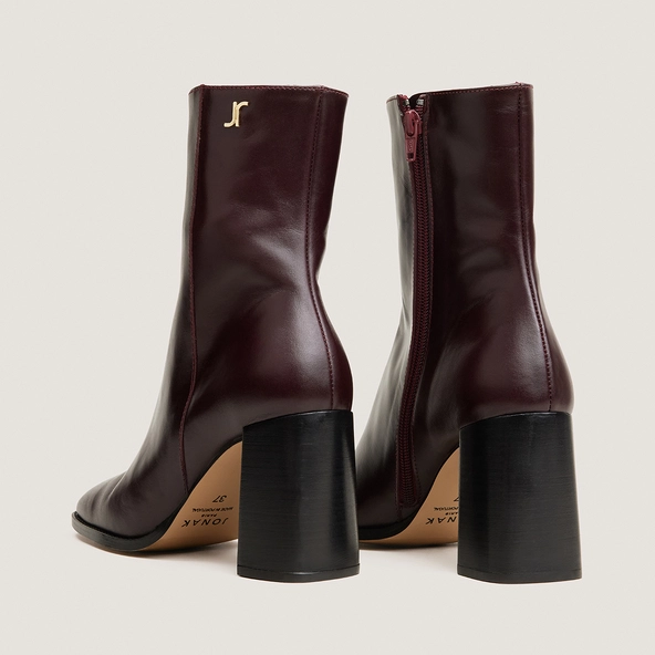 Bottines à talons et monogrammes en cuir bordeaux | VAUBAS | Jonak