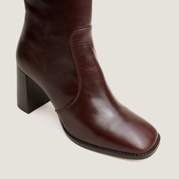 Bottes à talons et monogrammes en cuir marron | VAUBO | Jonak