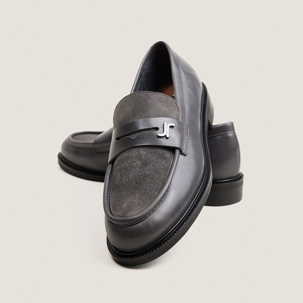 Mocassins &agrave; bouts ronds et monogrammes en cuir gris et velours gris | DUEDI | Jonak