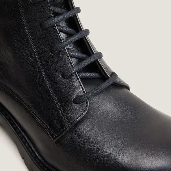 Boots &agrave; lacets en cuir grain&eacute; noir | ROMAIN | Jonak