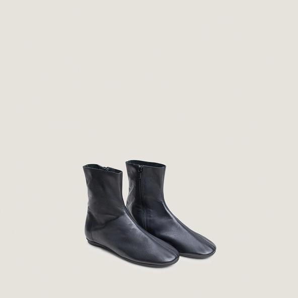 Bottines plates à bouts ronds en cuir noir | DALLETA | Jonak