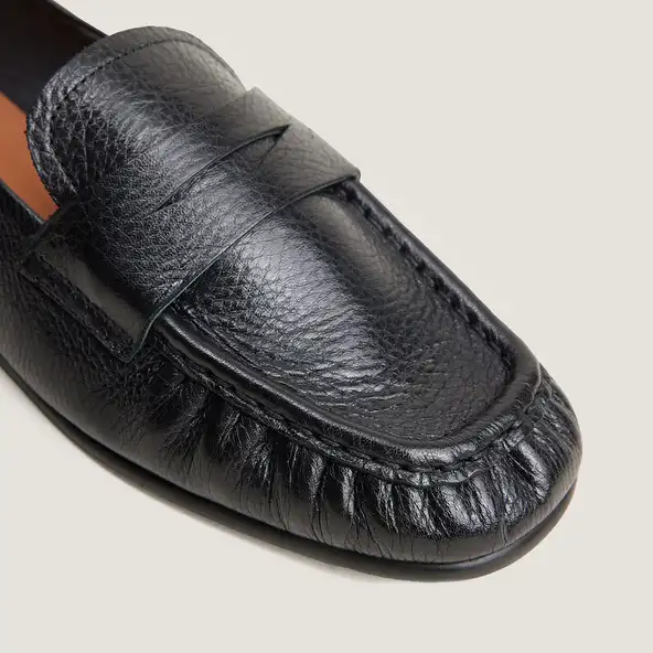 Mocassins plats froncés en cuir graine noir | DELIO | Jonak