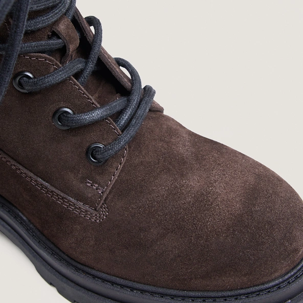 Boots &agrave; semelles crant&eacute;es et lacets en cro&ucirc;te noire et cuir noir | LOUANE | Jonak