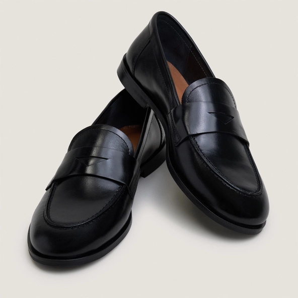 Mocassins &agrave; bouts ronds en cuir noir | THELMA | Jonak