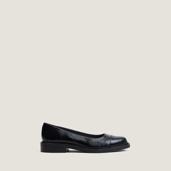 Ballerines &agrave; petits talons et bouts ronds en cuir noir et effet croco noir | DOUM | Jonak