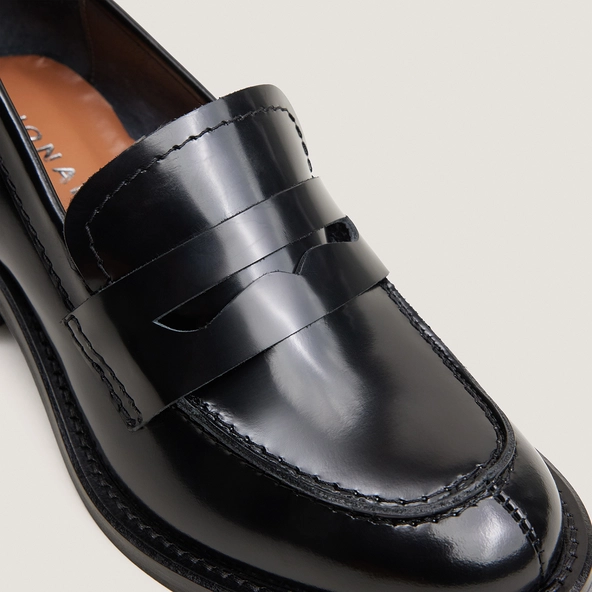 Mocassins &agrave; talons en cuir glac&eacute; noir | DOLLEGE | Jonak