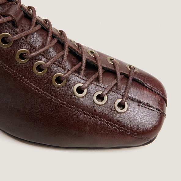 Bottines à lacets et à talons en cuir marron | VAMELINE | Jonak