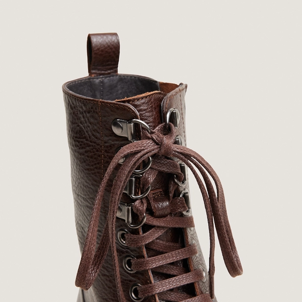 Bottines à lacets et à talons en cuir grainé marron | DOLL | Jonak