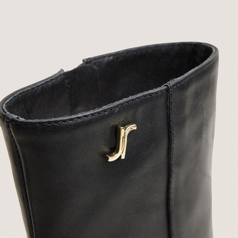 Bottines &agrave; talons et monogrammes noir
