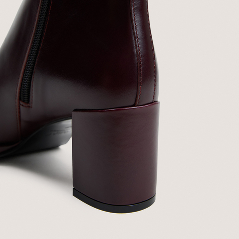 Bottines &agrave; talons bordeaux