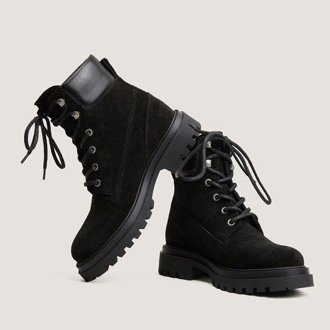 Boots &agrave; semelles crant&eacute;es et lacets noir